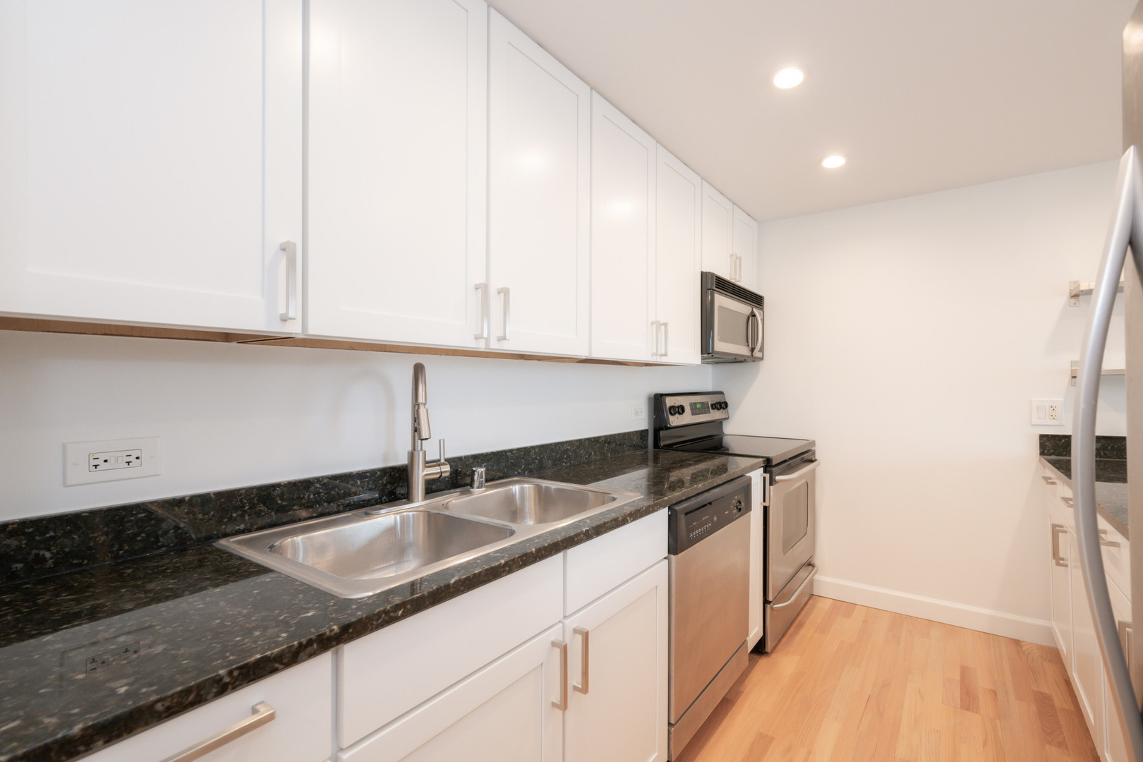 30 East Huron Street, Unit 2204 Chicago, IL 60611 - Photo 8 of 34