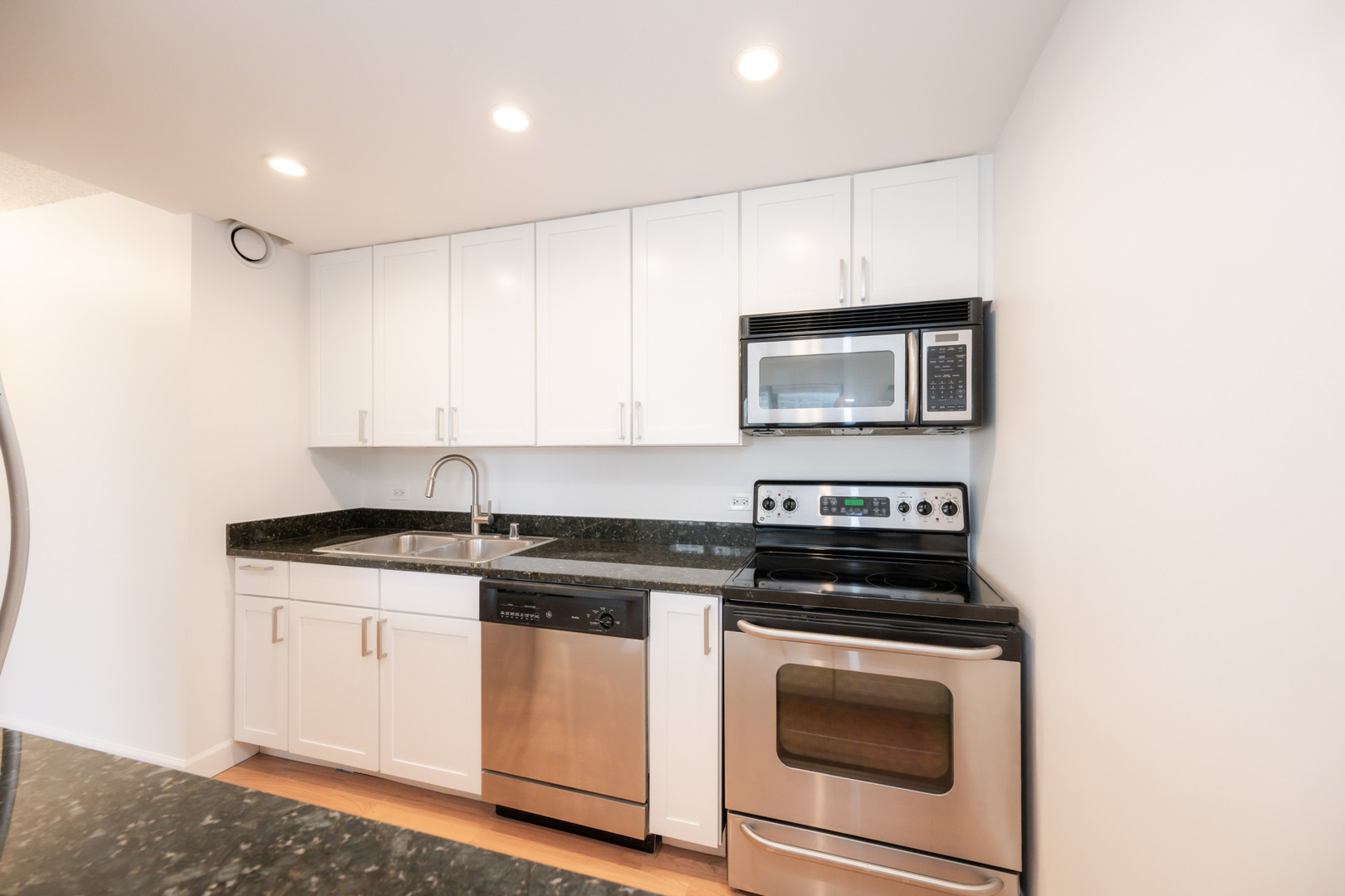 30 East Huron Street, Unit 2204 Chicago, IL 60611 - Photo 9 of 34
