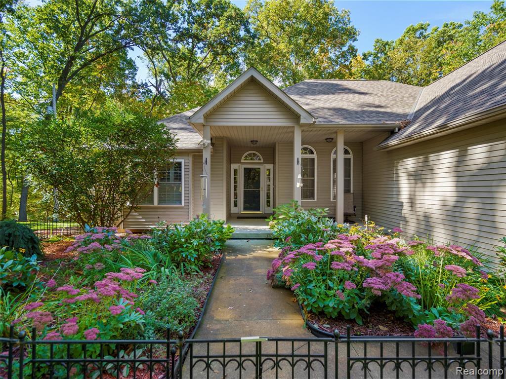 11371 Runyan Lake Road Fenton, MI 48430 - Photo 2 of 58 Gallery Image 2