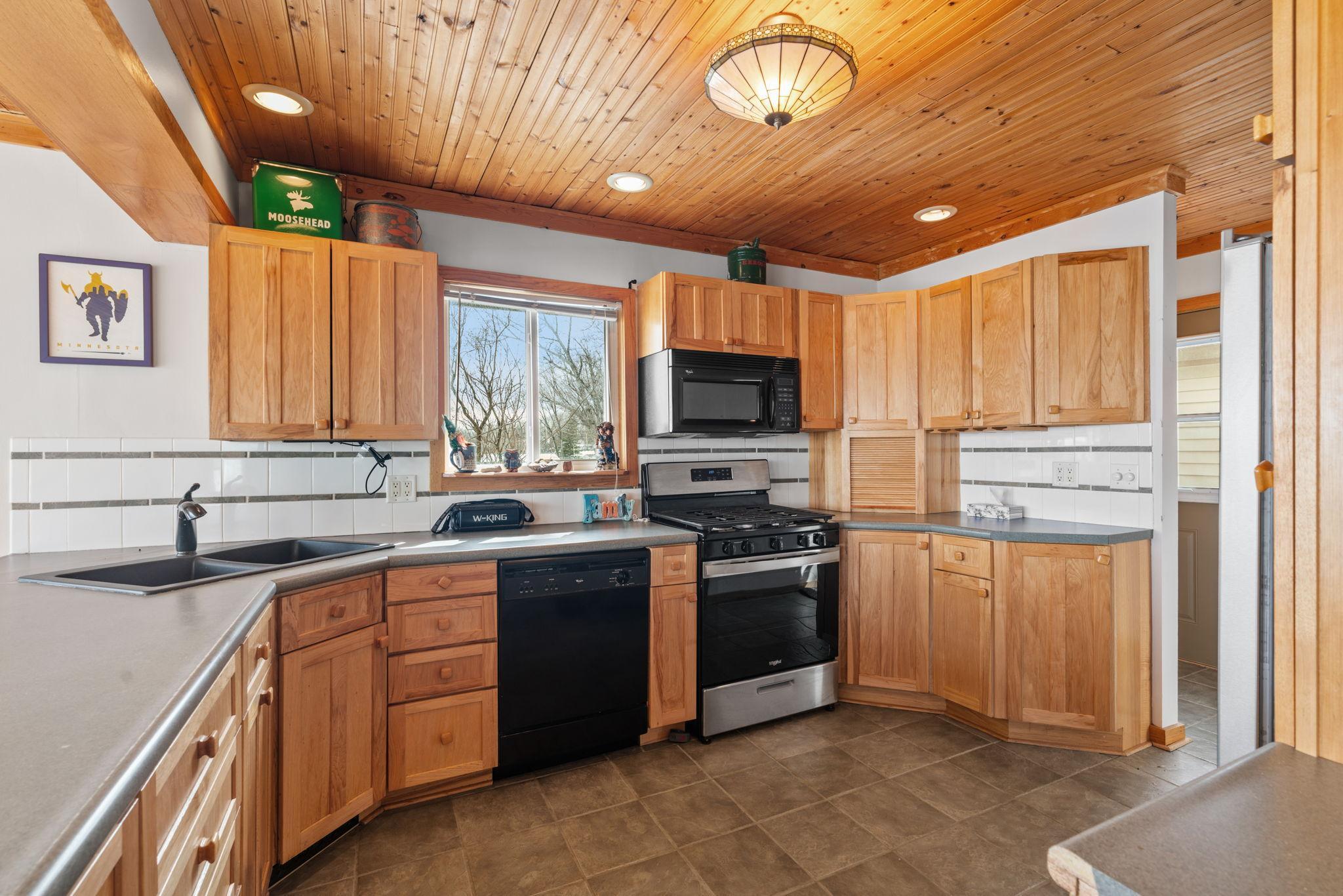 2358 Cedarcrest Way Rush City, MN 55069 - Photo 10 of 52
