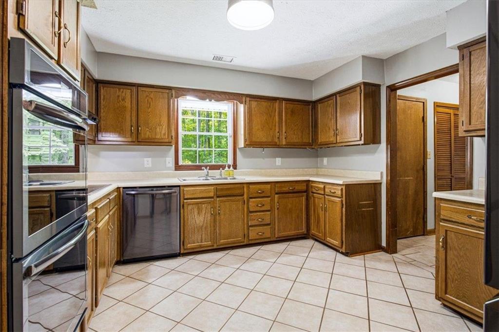 1351 Minix Road Sharpsburg, GA 30277 - Photo 12 of 50 Gallery Image 12