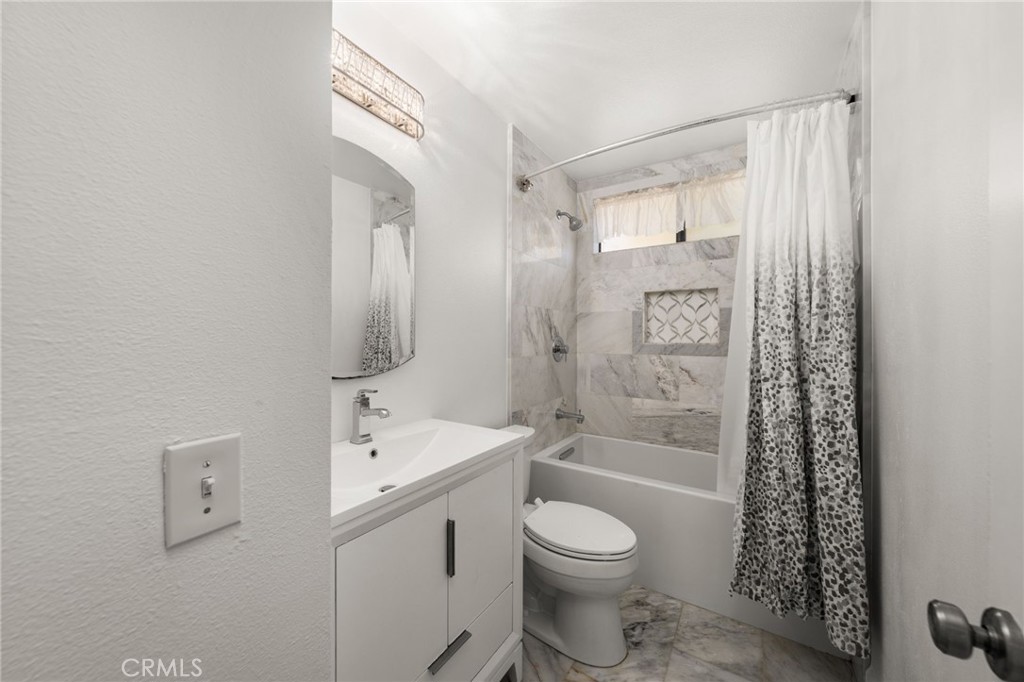 1274 Muirfield Road Riverside, CA 92506 - Photo 22 of 48 a bathroom with a bathtub shower sink mirror and toilet