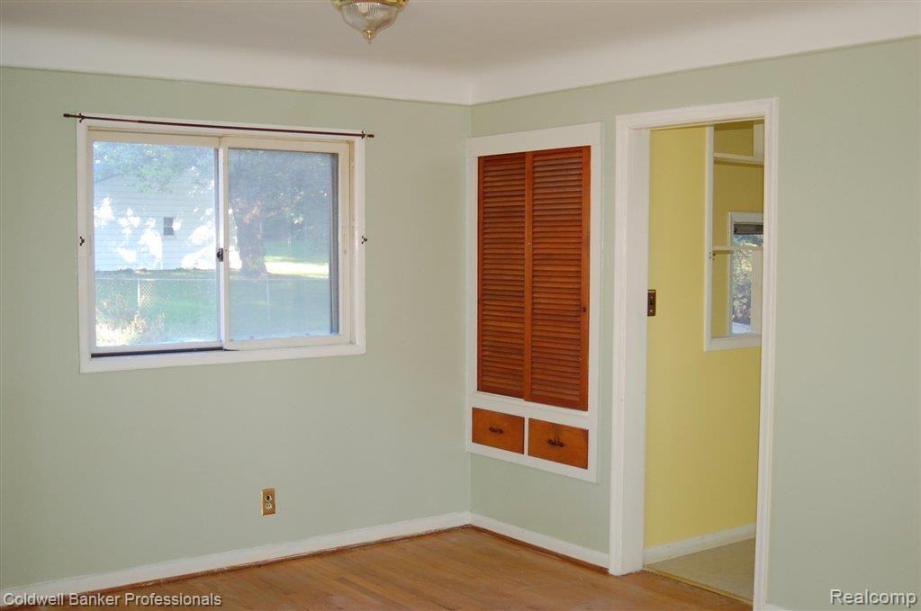 1206 Maple Drive Rochester, MI 48307 - Photo 5 of 17 Open Dining to Family Room