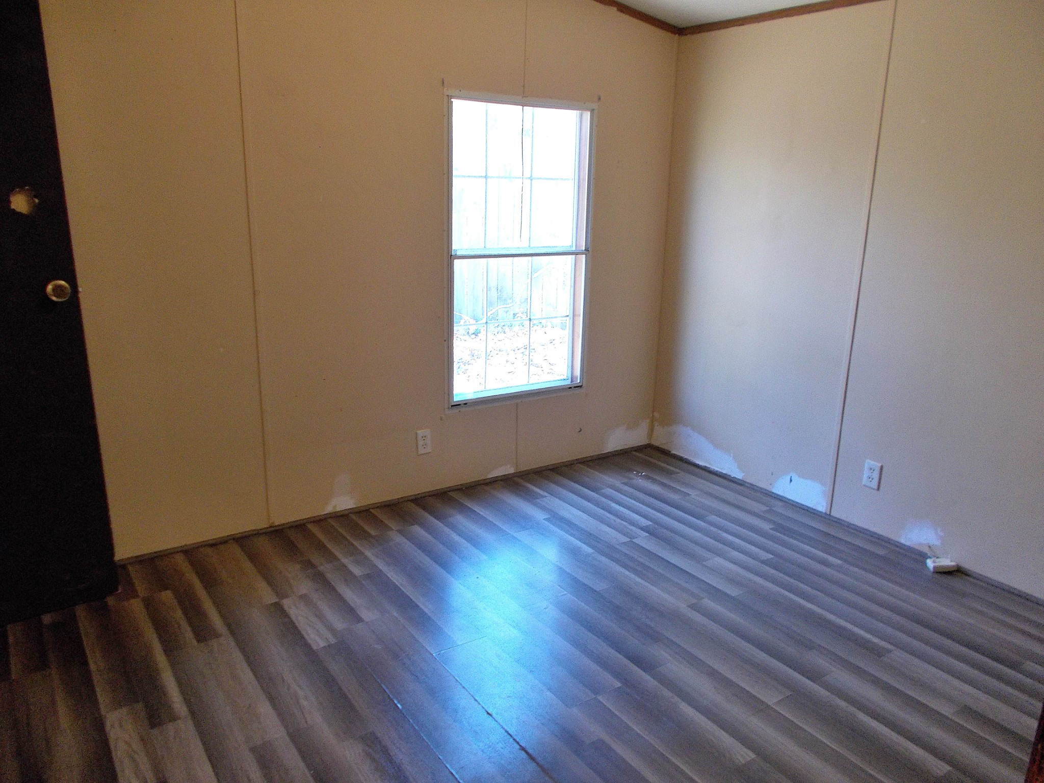 5251 Morgan Creek Road Centerville, TN 37033 - Photo 23 of 31 an empty room with wooden floor and windows