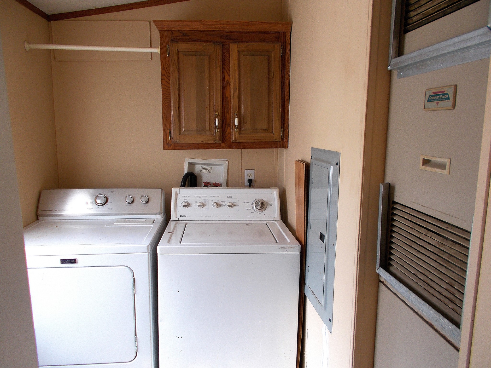 5251 Morgan Creek Road Centerville, TN 37033 - Photo 26 of 31 a utility room with dryer and washer