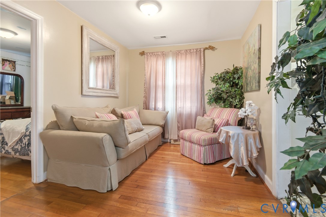 1311 Williamsburg Road Richmond, VA 23231 - Photo 3 of 32 a living room with furniture and a potted plant