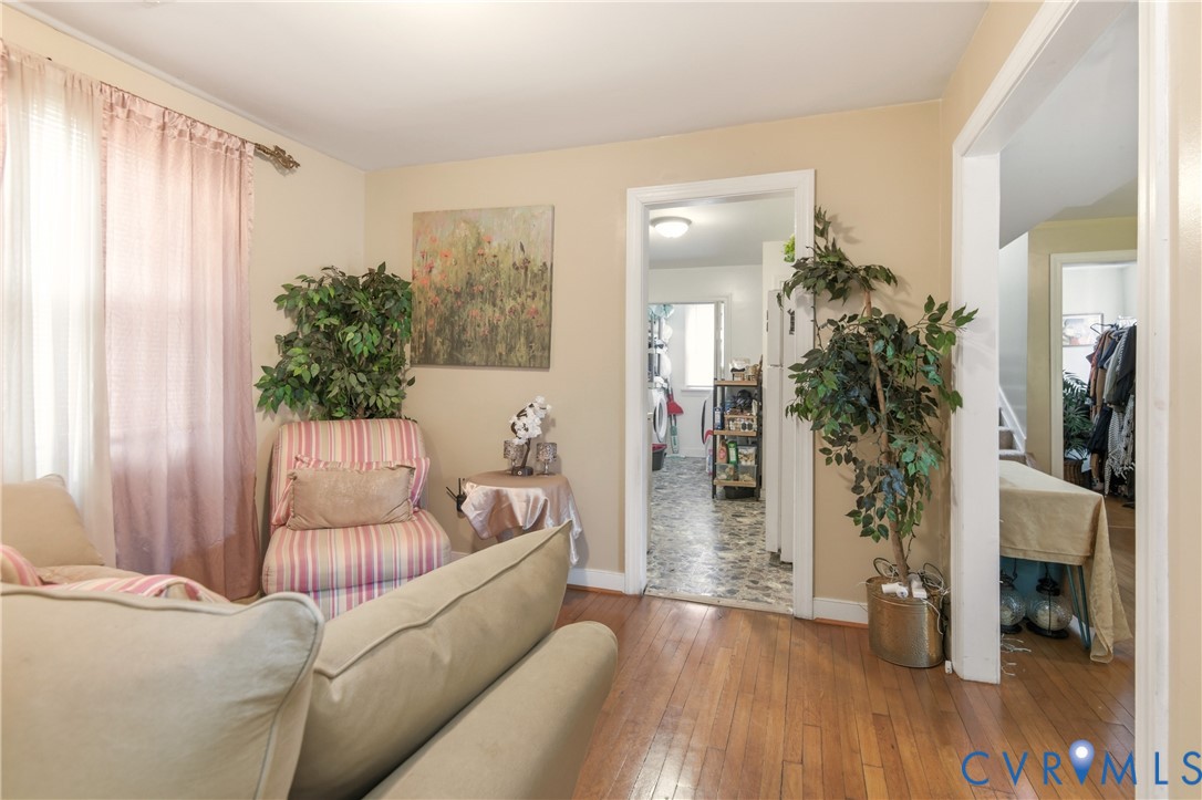 1311 Williamsburg Road Richmond, VA 23231 - Photo 4 of 32 a living room with furniture and a potted plant