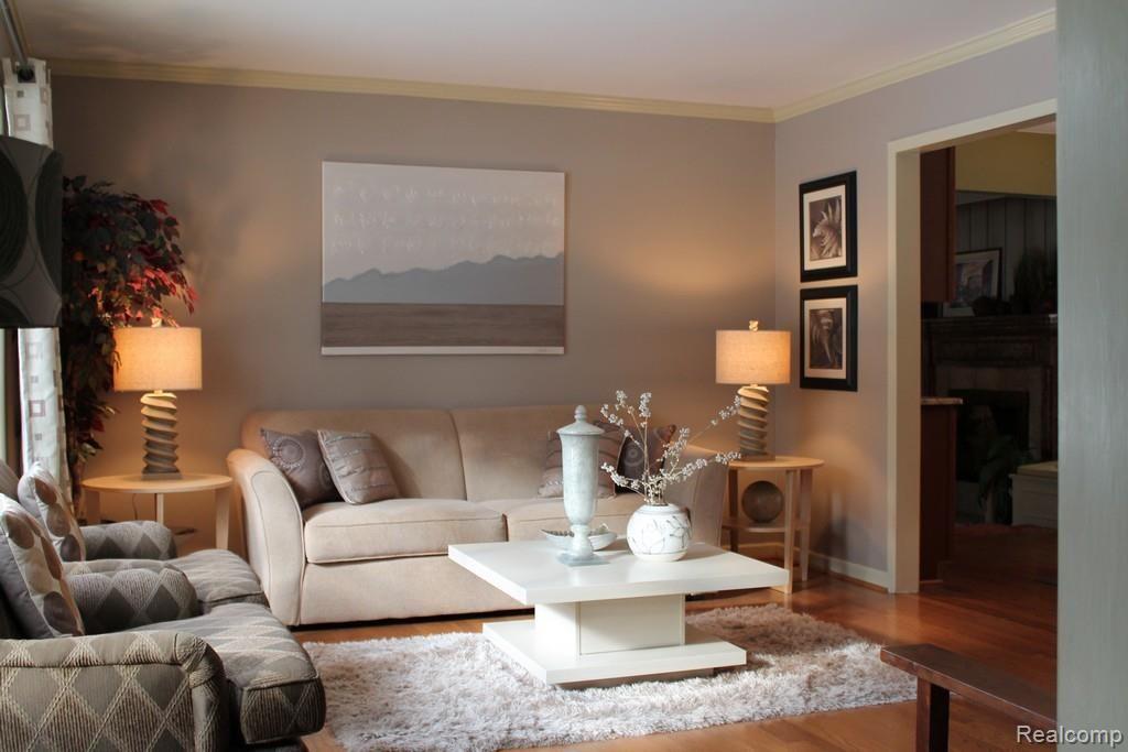 211 East Maryknoll Road Rochester, MI 48309 - Photo 12 of 19 Lvg Rm 1.jpg