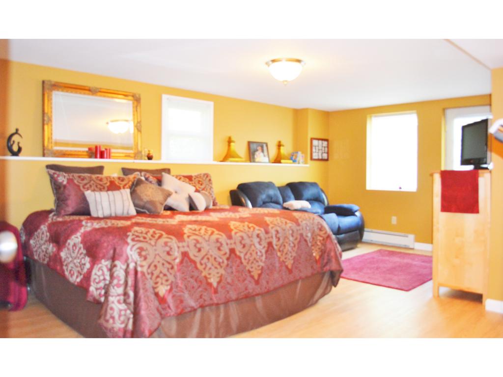 981 Mammoth Road Manchester, NH 03104 - Photo 17 of 29