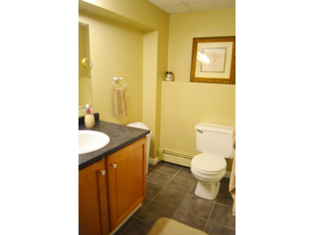 981 Mammoth Road Manchester, NH 03104 - Photo 20 of 29