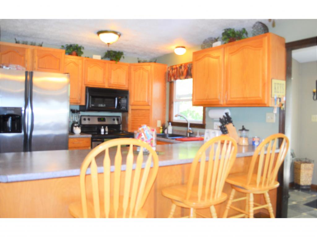 981 Mammoth Road Manchester, NH 03104 - Photo 3 of 29