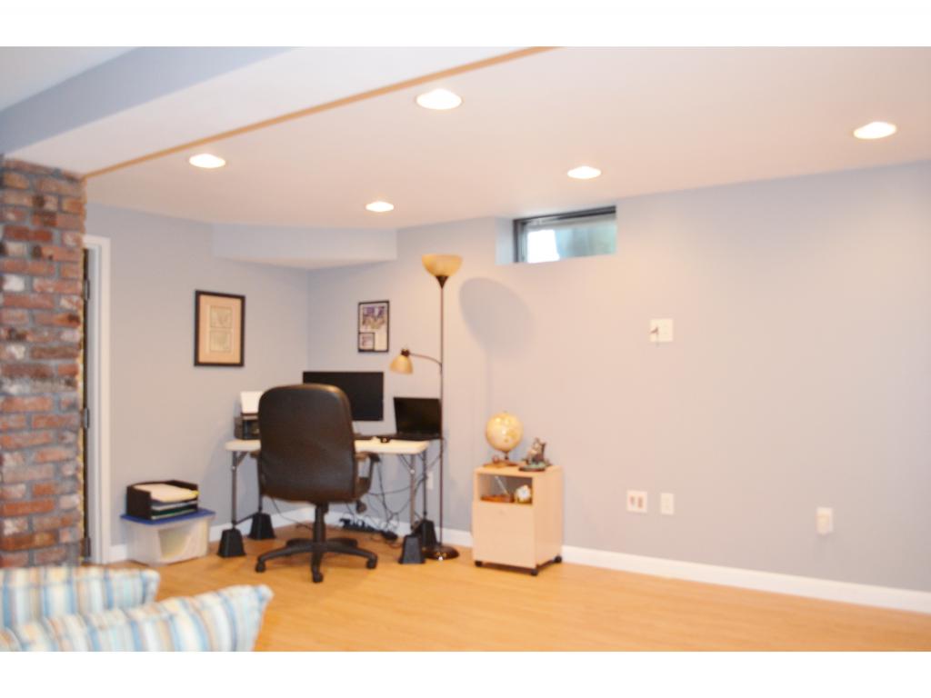 981 Mammoth Road Manchester, NH 03104 - Photo 23 of 29