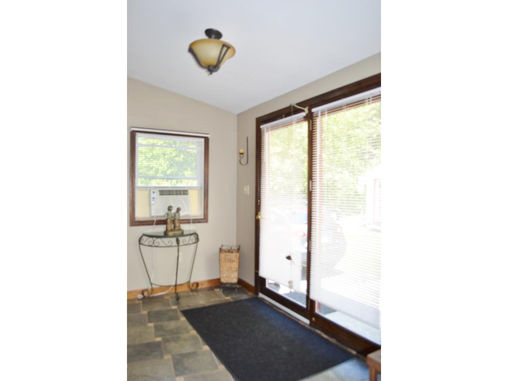 981 Mammoth Road Manchester, NH 03104 - Photo 10 of 29
