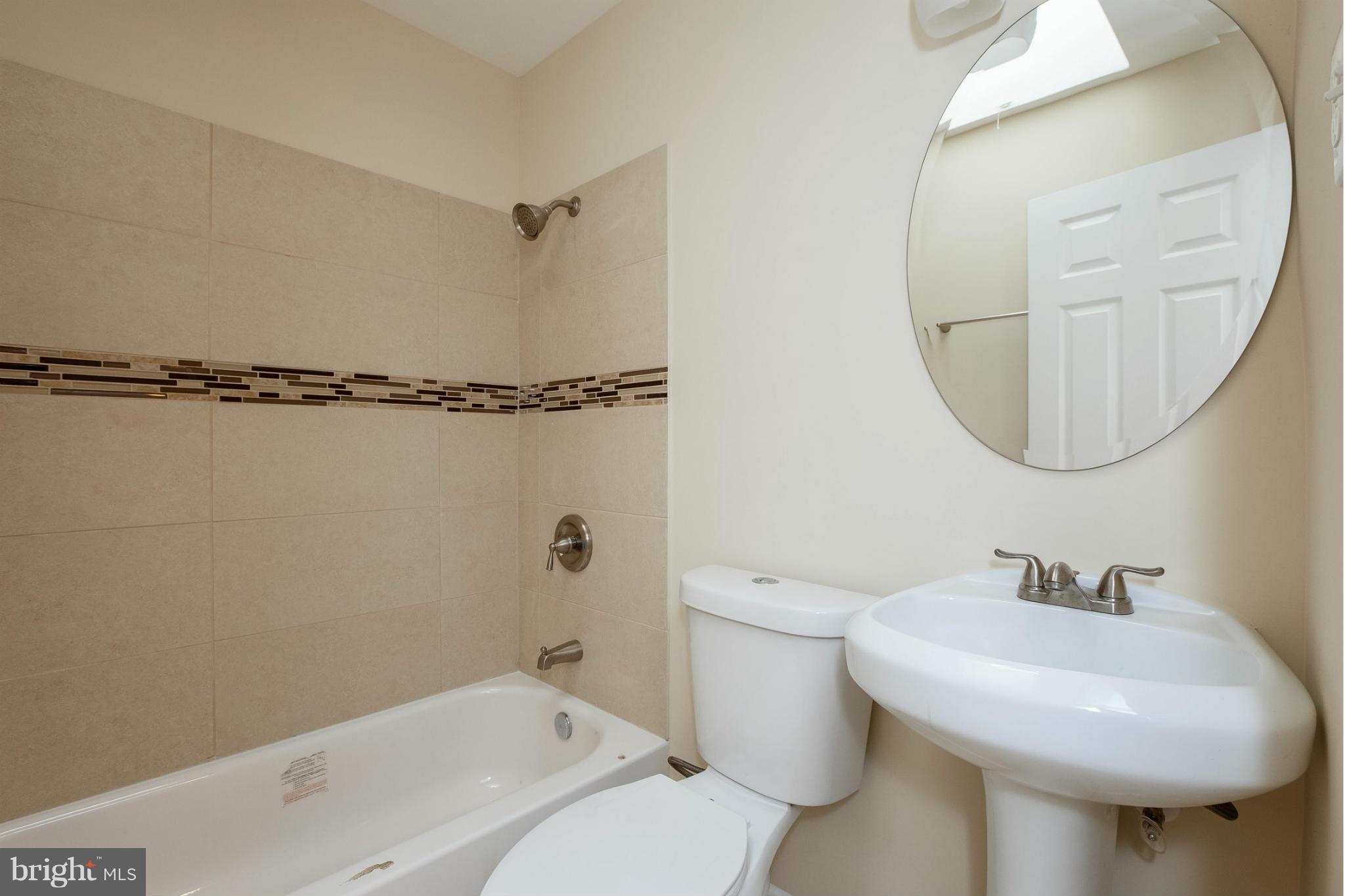 3810 Colborne Road Baltimore, MD 21229 - Photo 14 of 29 Bath