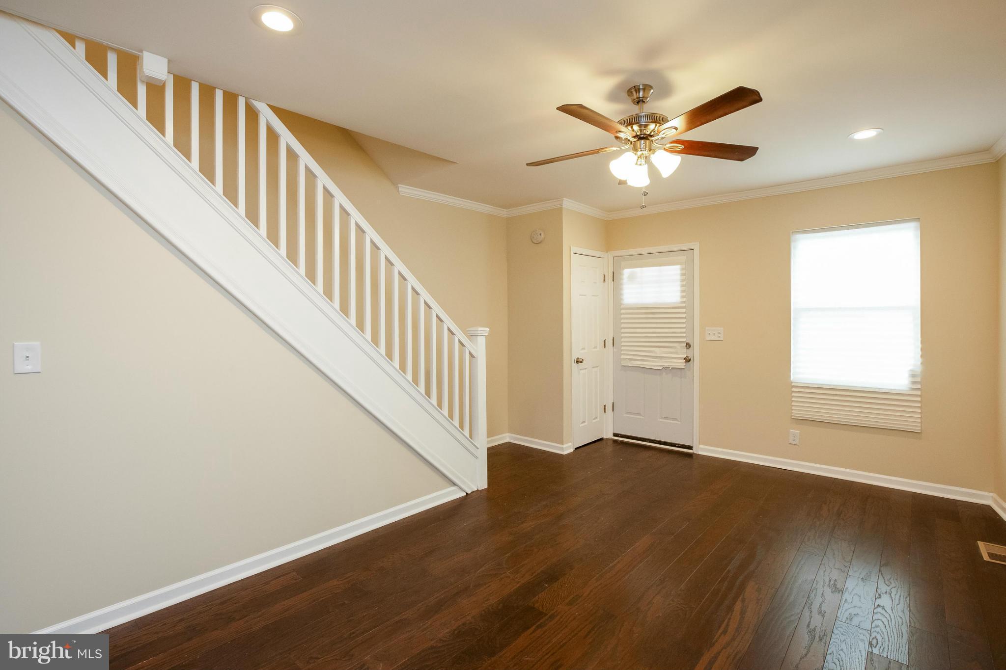 3810 Colborne Road Baltimore, MD 21229 - Photo 5 of 29 Living Room