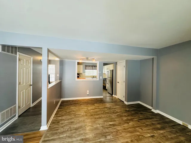 a view of an empty room and window