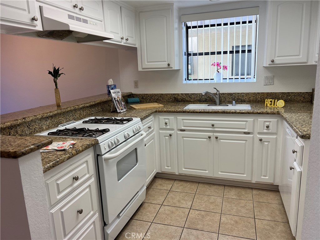 3516 East Ransom Street, Unit 204 Long Beach, CA 90804 - Photo 11 of 38 Kitchen