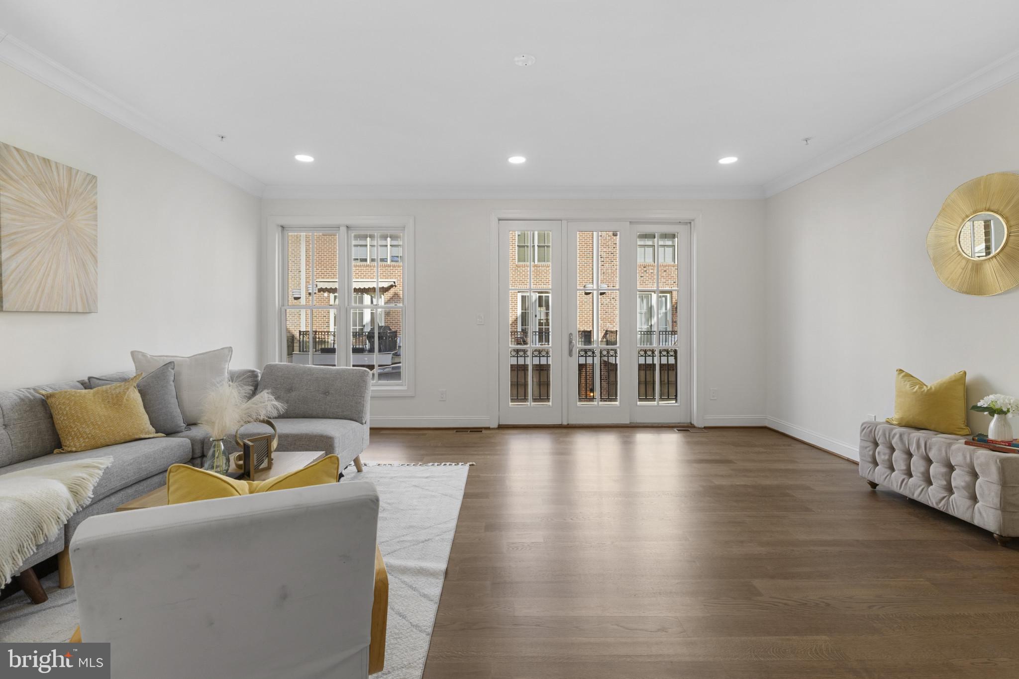 1256 Dockside Circle Baltimore, MD 21224 - Photo 6 of 41 a living room with furniture and wooden floor