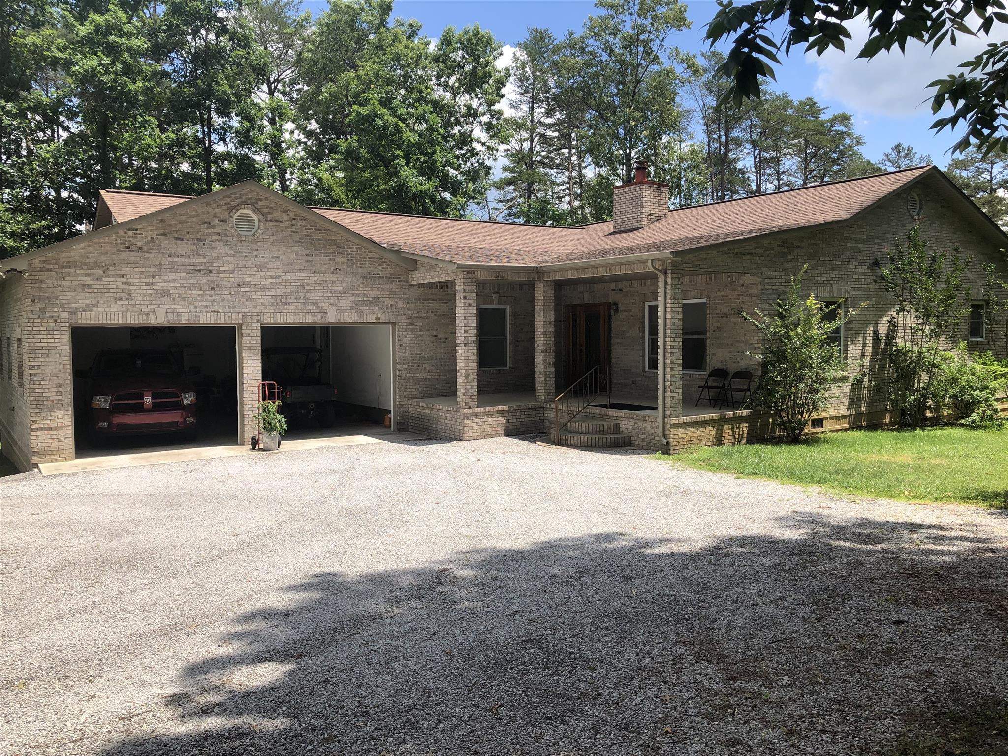 a view of a house with backyard and a garden