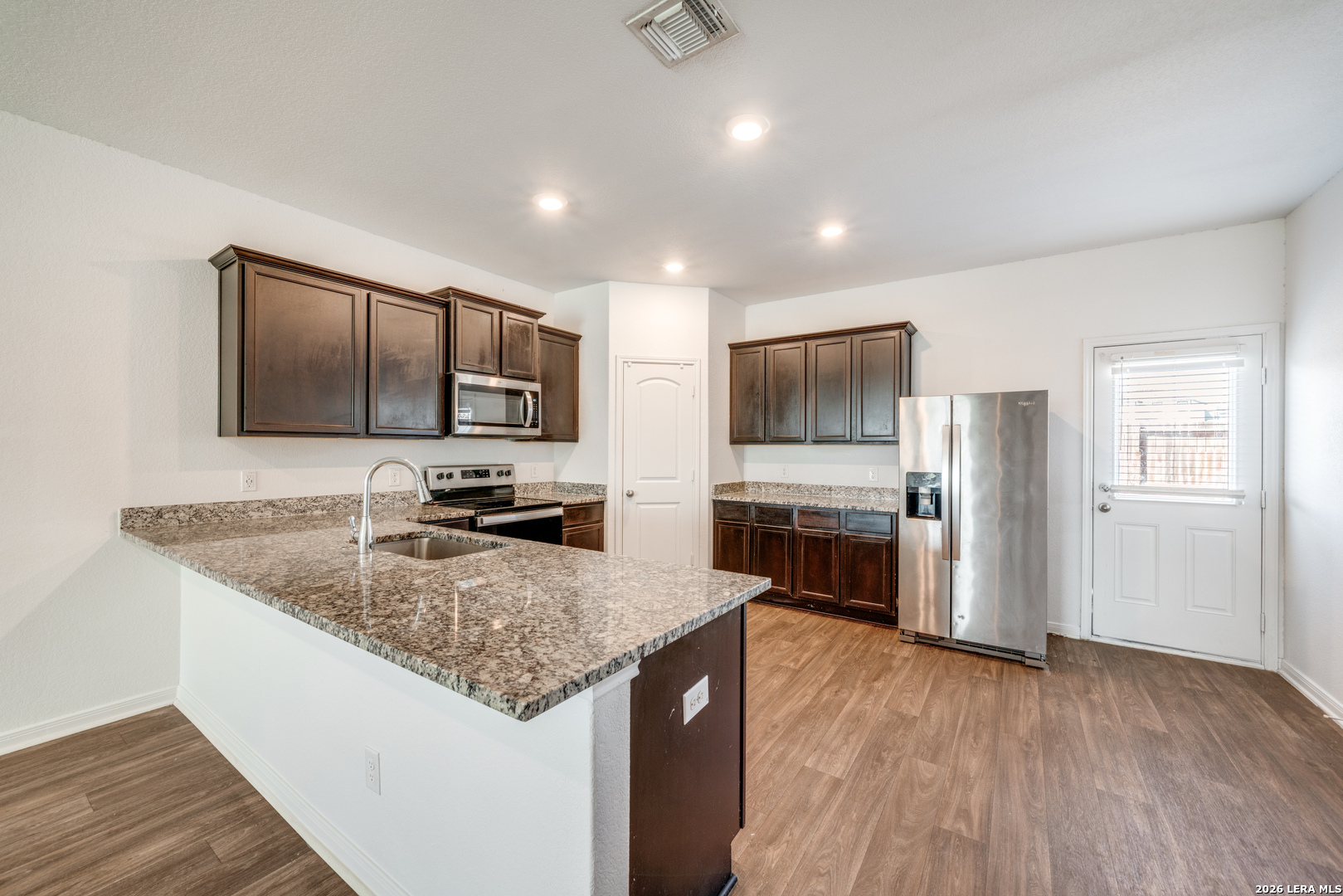 3003 Citron Garden Converse, TX 78109 - Photo 7 of 37