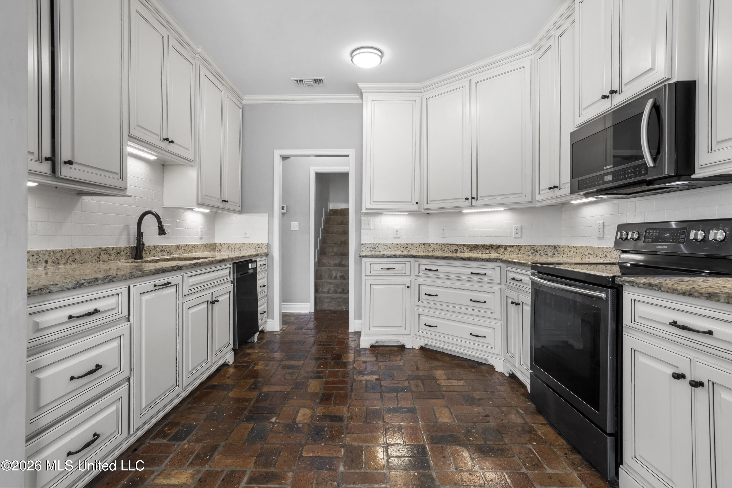 6465 Apelehama Road Diamondhead, MS 39525 - Photo 9 of 37 0010