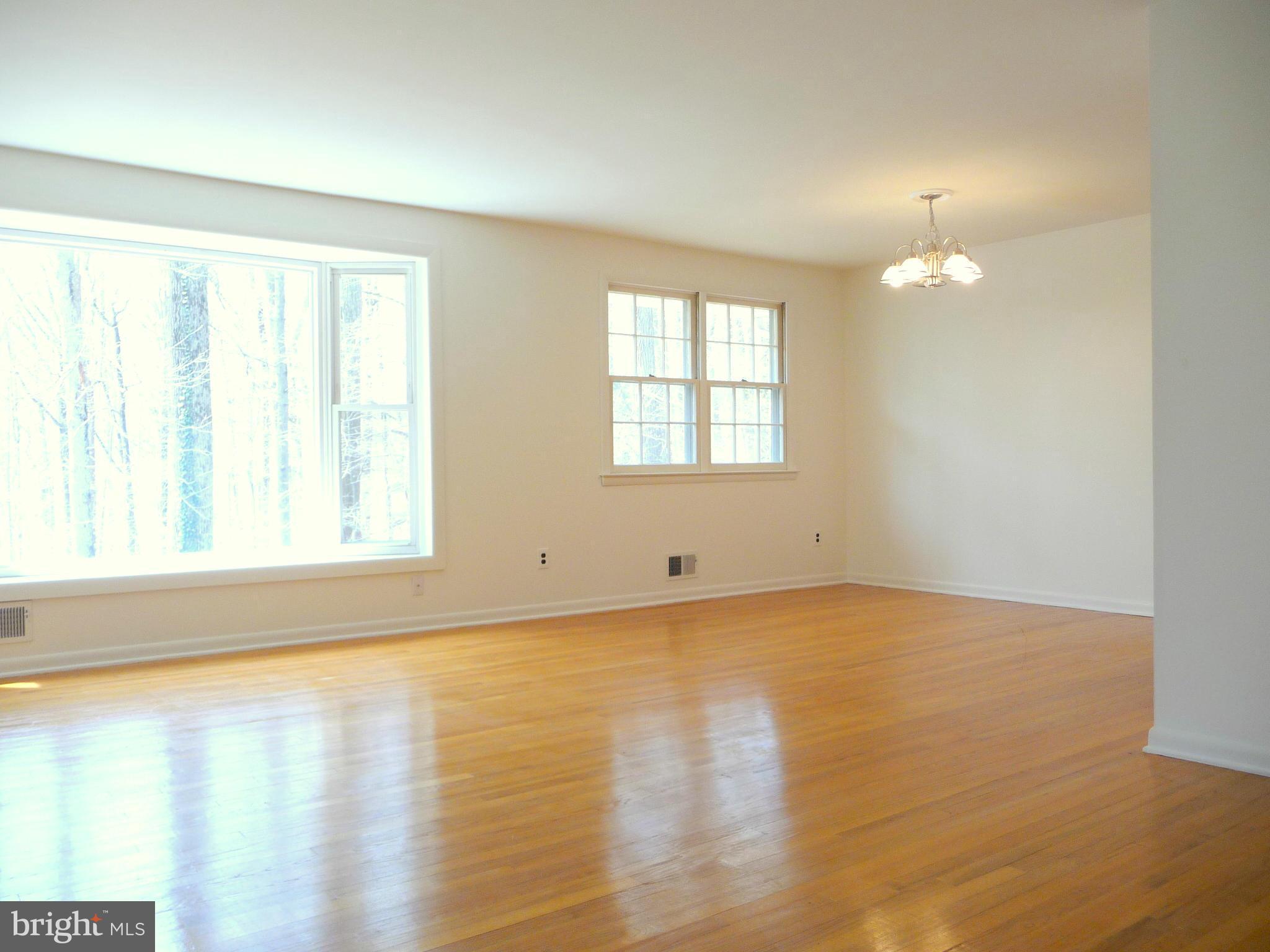 1107 High Country Road Towson, MD 21286 - Photo 3 of 29 Dining Room