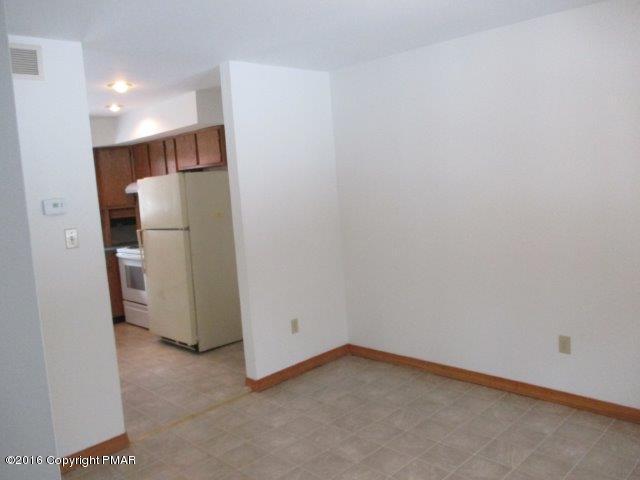 481 Cays Road Stroudsburg, PA 18360 - Photo 3 of 18 DININGROOM