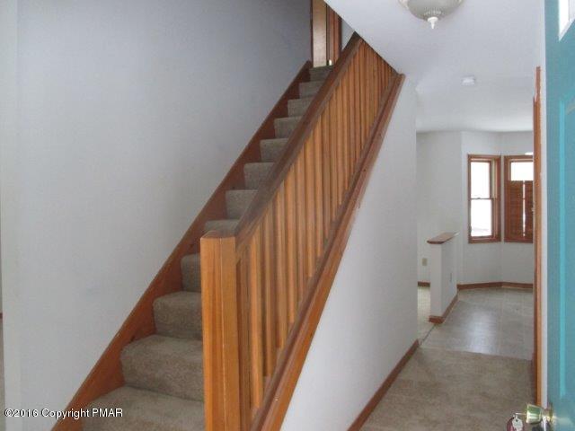 481 Cays Road Stroudsburg, PA 18360 - Photo 8 of 18 FOYER