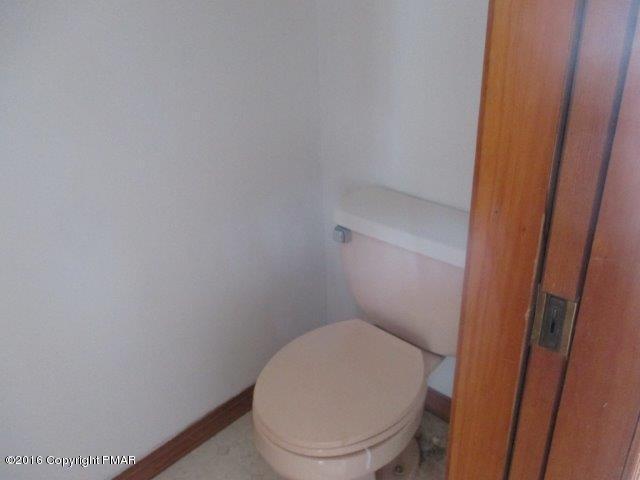 481 Cays Road Stroudsburg, PA 18360 - Photo 10 of 18 HALF BATH 2
