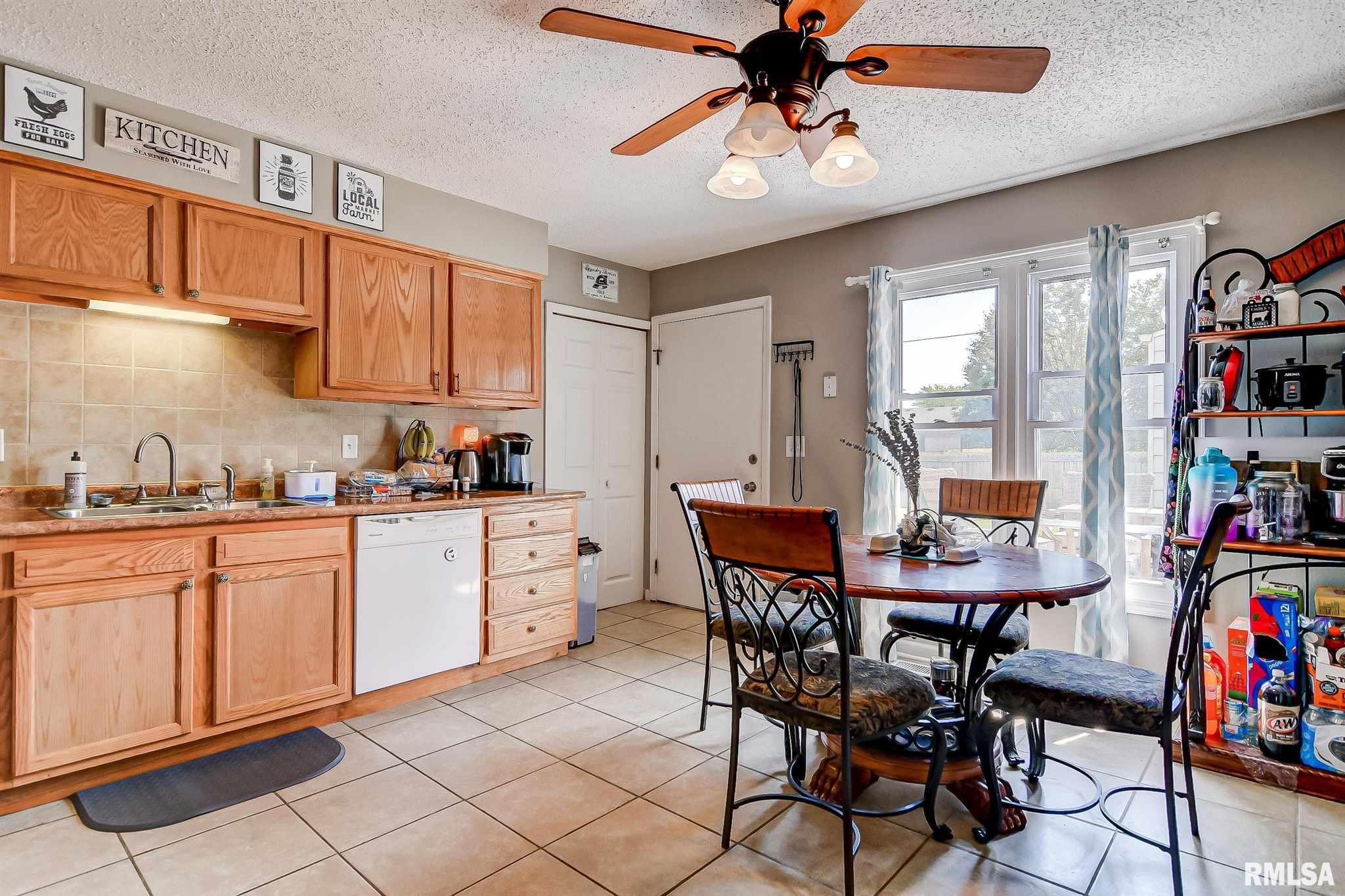 1824 Stonehenge Road Springfield, IL 62702 - Photo 8 of 26 Gallery Image 8