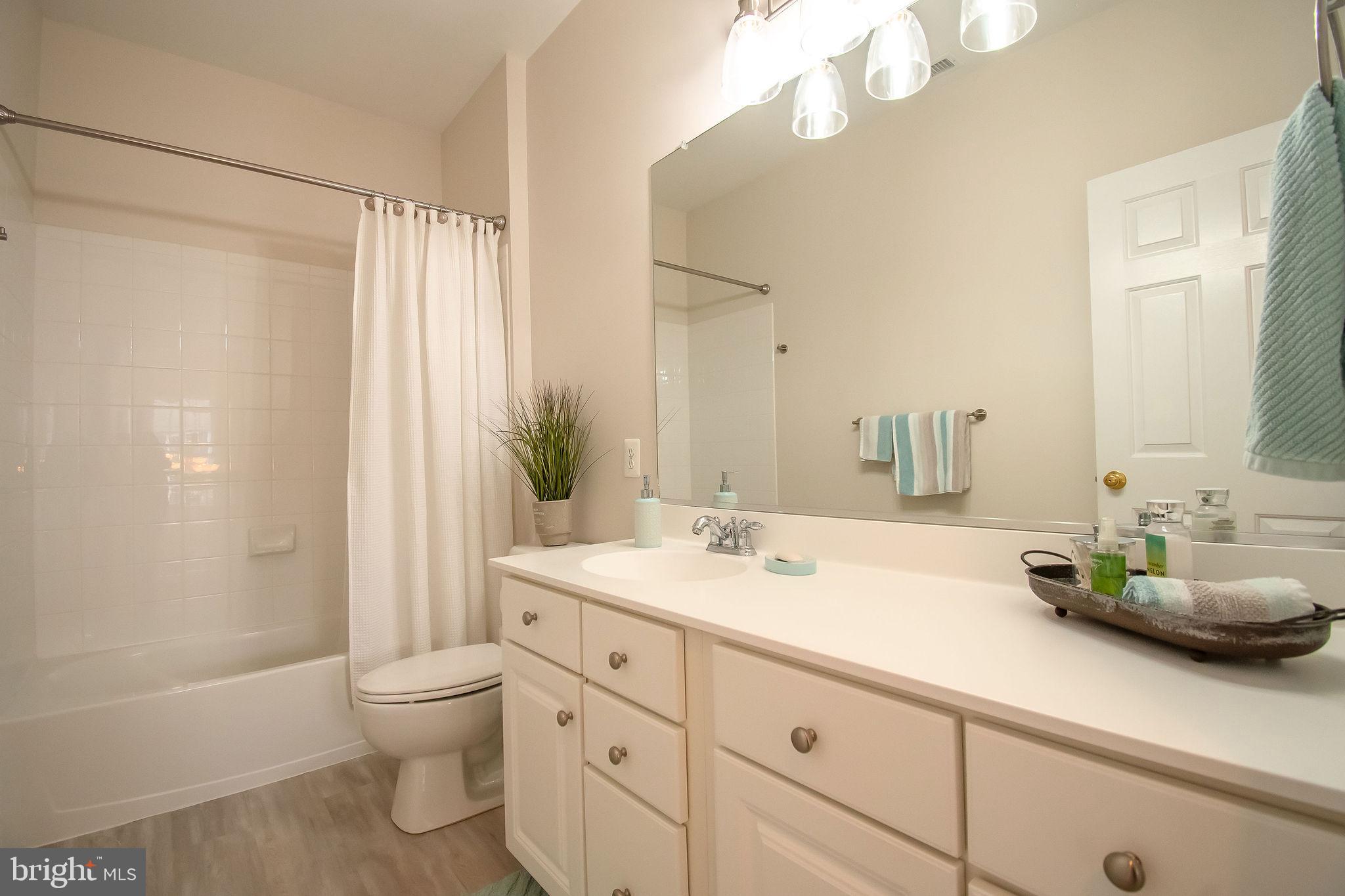 271 Barnhill Road Perkasie, PA 18944 - Photo 34 of 52 Upstairs Full Bathroom