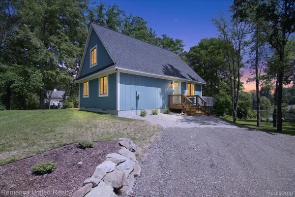 $825,000 | 11521 West Shore Drive, Pinckney, MI 48169
