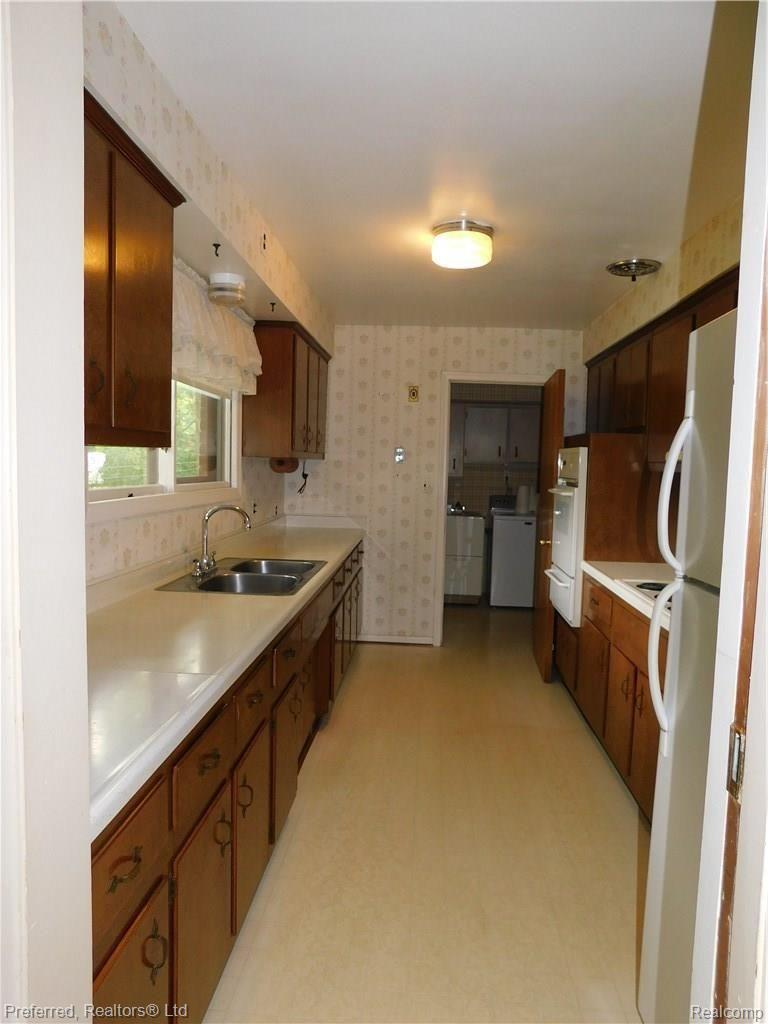 25408 Farmbrook Road Southfield, MI 48034 - Photo 21 of 74 DSCN0143.JPG