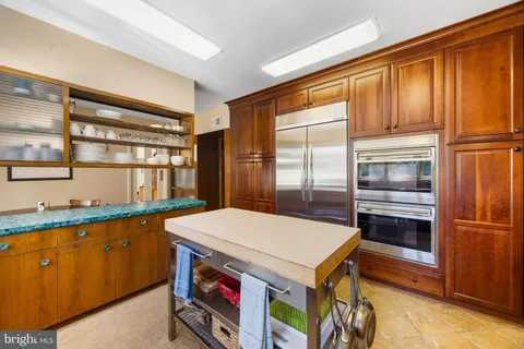 a utility room with sink dryer and washer