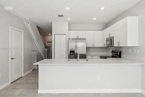 $389,900 | 28625 Southwest 132nd Court, Homestead, FL 33033