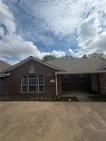 $1,550 | 1437 Western Oaks Court, Bryan, TX 77801