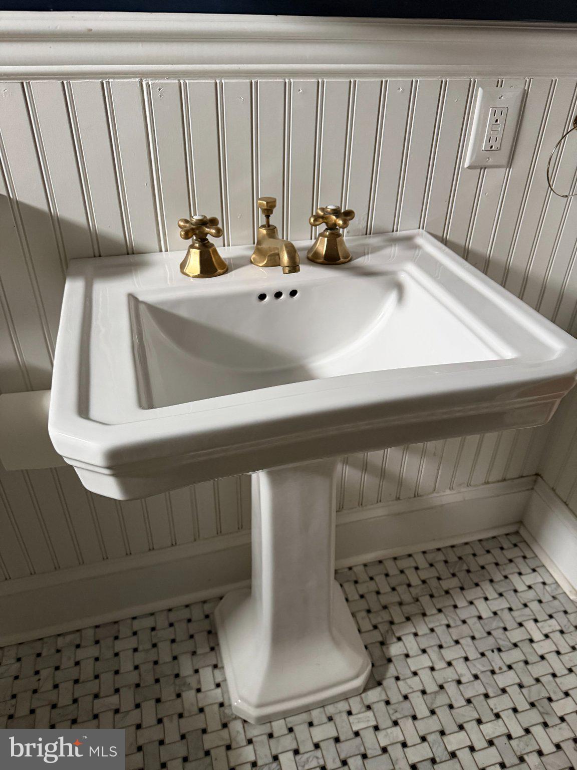 815 South 49th Street Philadelphia, PA 19143 - Photo 43 of 72 a bathroom with a sink