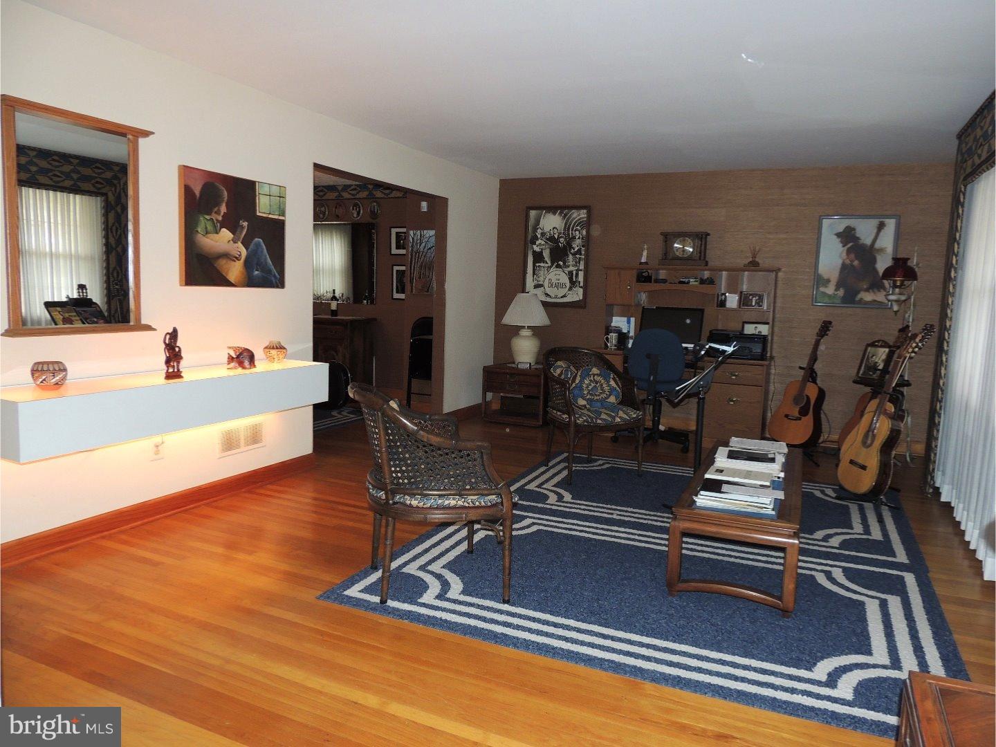 37 Millbridge Road Clementon, NJ 08021 - Photo 4 of 25 Living Room