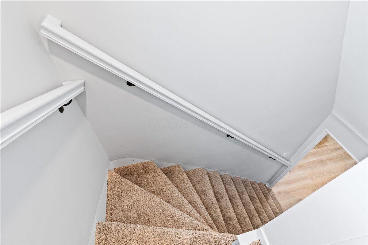 505 Fallis Road Columbus, OH 43214 - Photo 23 of 33 23-Staircase