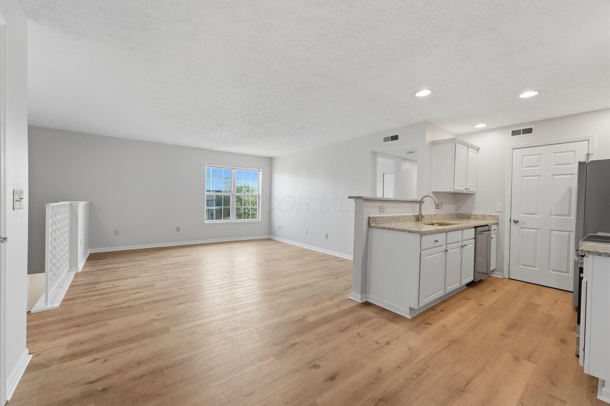 5423 Garden Ridge Columbus, OH 43228 - Photo 5 of 28 5-web-or-mls-5423-garden-ridge