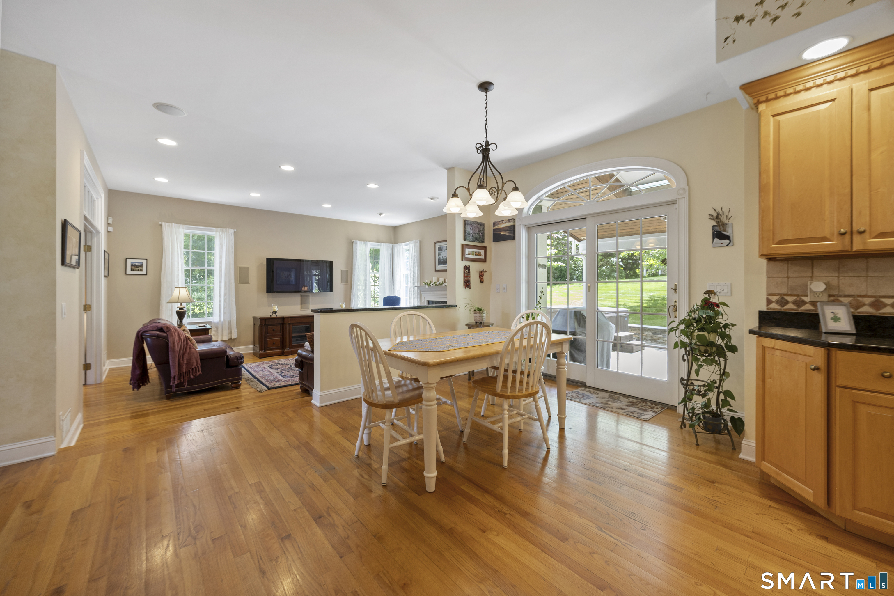 325 Westwood Road Bristol, CT 06010 - Photo 8 of 40