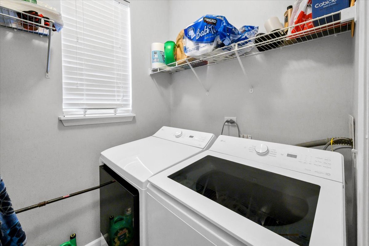 322 Zinnia Drive Romeoville, IL 60446 - Photo 14 of 42 a utility room with dryer and washer
