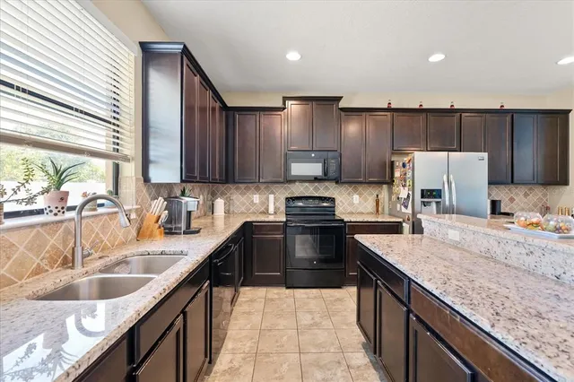 $415,000 | 919 La Terraza Lane, Kissimmee, FL 34744