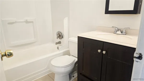 $1,700 | 185 Fairgreen Drive, Amherst, NY 14228