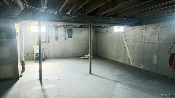 $1,700 | 185 Fairgreen Drive, Amherst, NY 14228