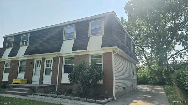 $1,700 | 185 Fairgreen Drive, Amherst, NY 14228
