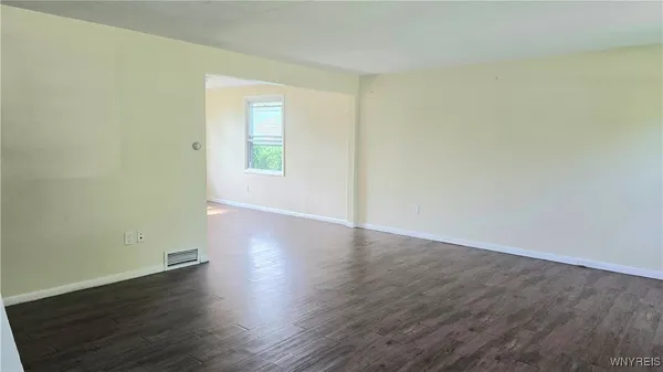 $1,700 | 185 Fairgreen Drive, Amherst, NY 14228