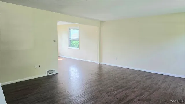 $1,700 | 185 Fairgreen Drive, Amherst, NY 14228