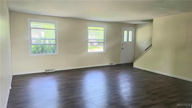 $1,700 | 185 Fairgreen Drive, Amherst, NY 14228