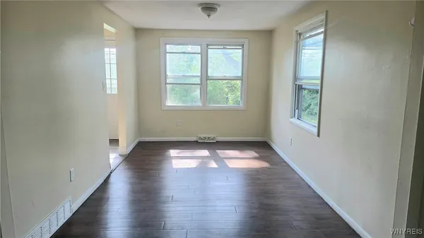 $1,700 | 185 Fairgreen Drive, Amherst, NY 14228